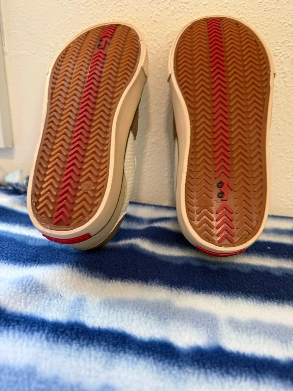 See Kai Run Conner Youth shoes size 2 in Sandshell